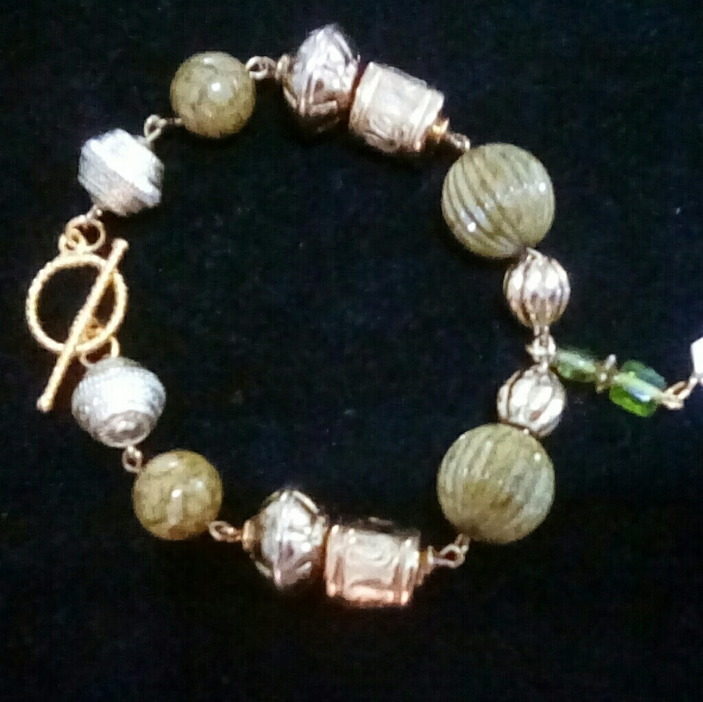 Green and Gold Charm Bracelet (NWOT)